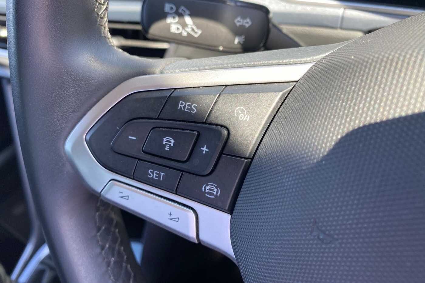 Volkswagen T-roc Hatchback Style