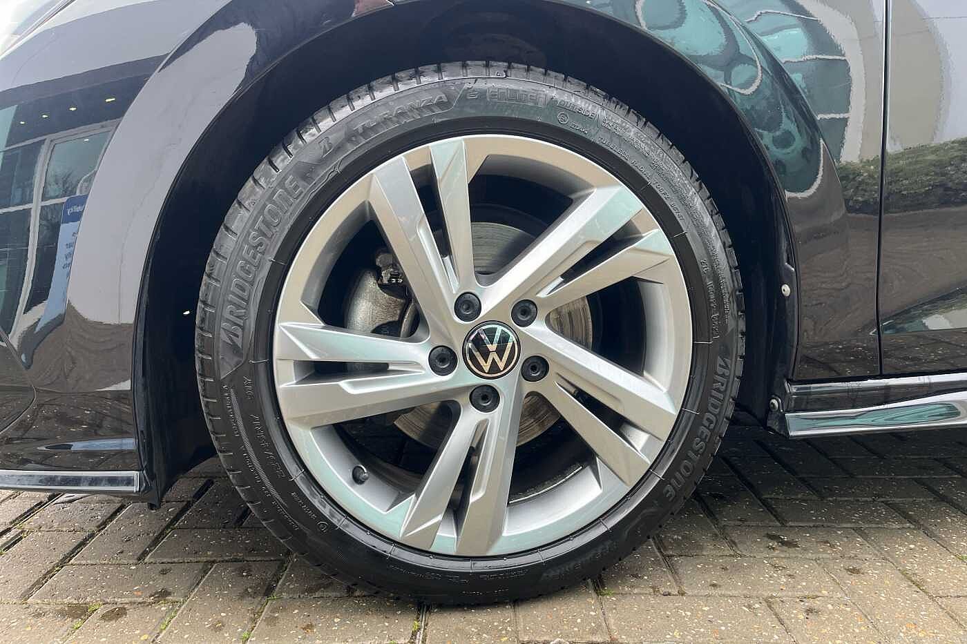 Volkswagen Golf MK8 Hatchback 5-Dr 1.5 TSI (130ps) R-Line EVO