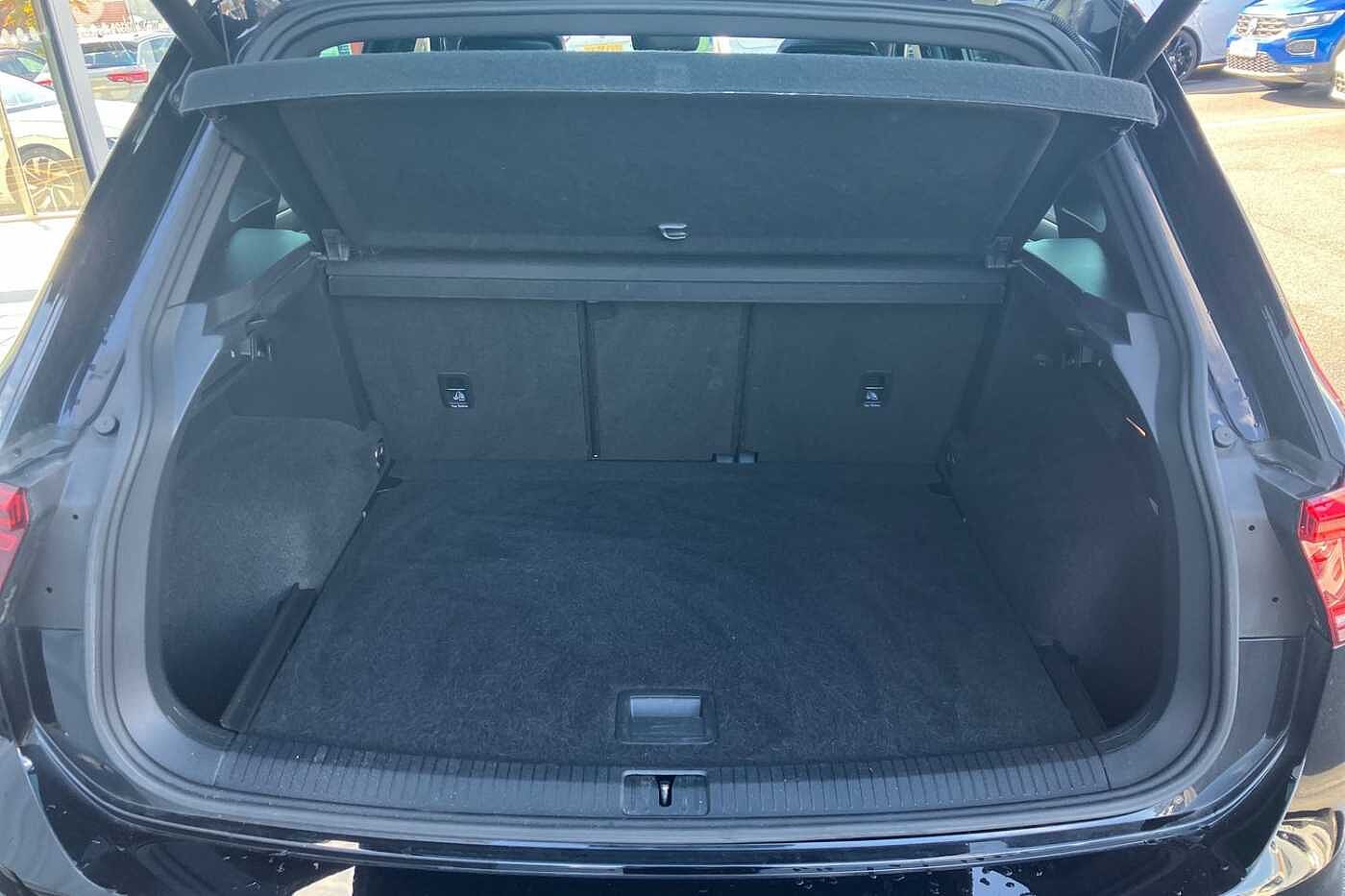 Volkswagen Tiguan 5Dr 2.0 TDI (150ps) R-Line Tech SCR