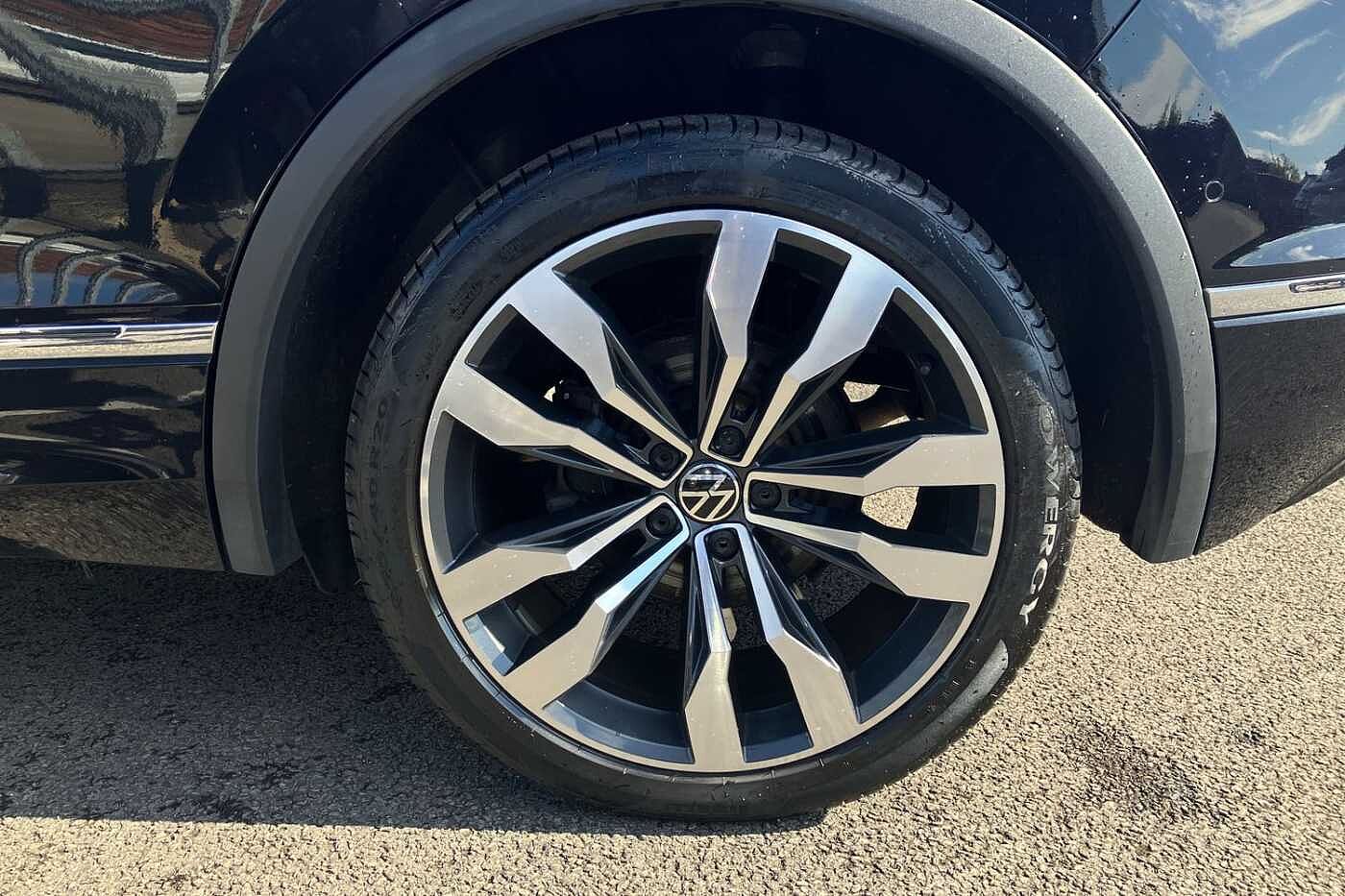 Volkswagen Tiguan 5Dr 2.0 TDI (150ps) R-Line Tech SCR