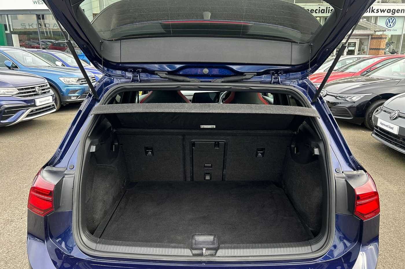 Volkswagen Golf 8 GTI Clubsport 2.0TSI 300PS 7-speed DSG 5 Dr