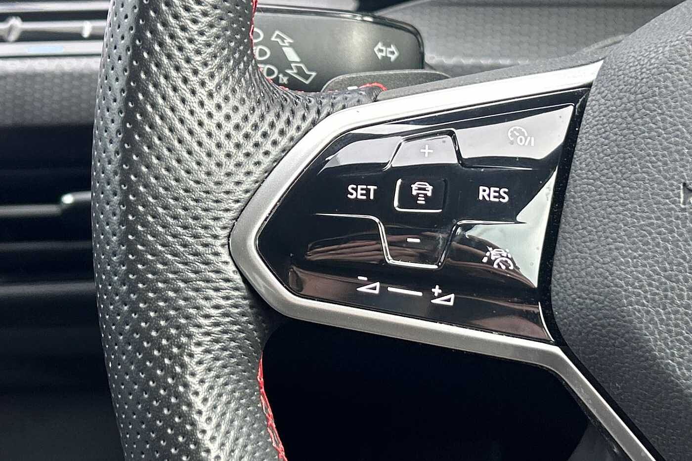 Volkswagen Golf 8 GTI Clubsport 2.0TSI 300PS 7-speed DSG 5 Dr