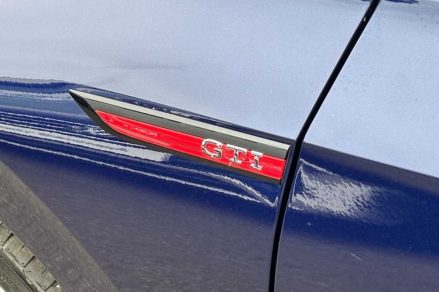 Volkswagen Golf 8 GTI Clubsport 2.0TSI 300PS 7-speed DSG 5 Dr