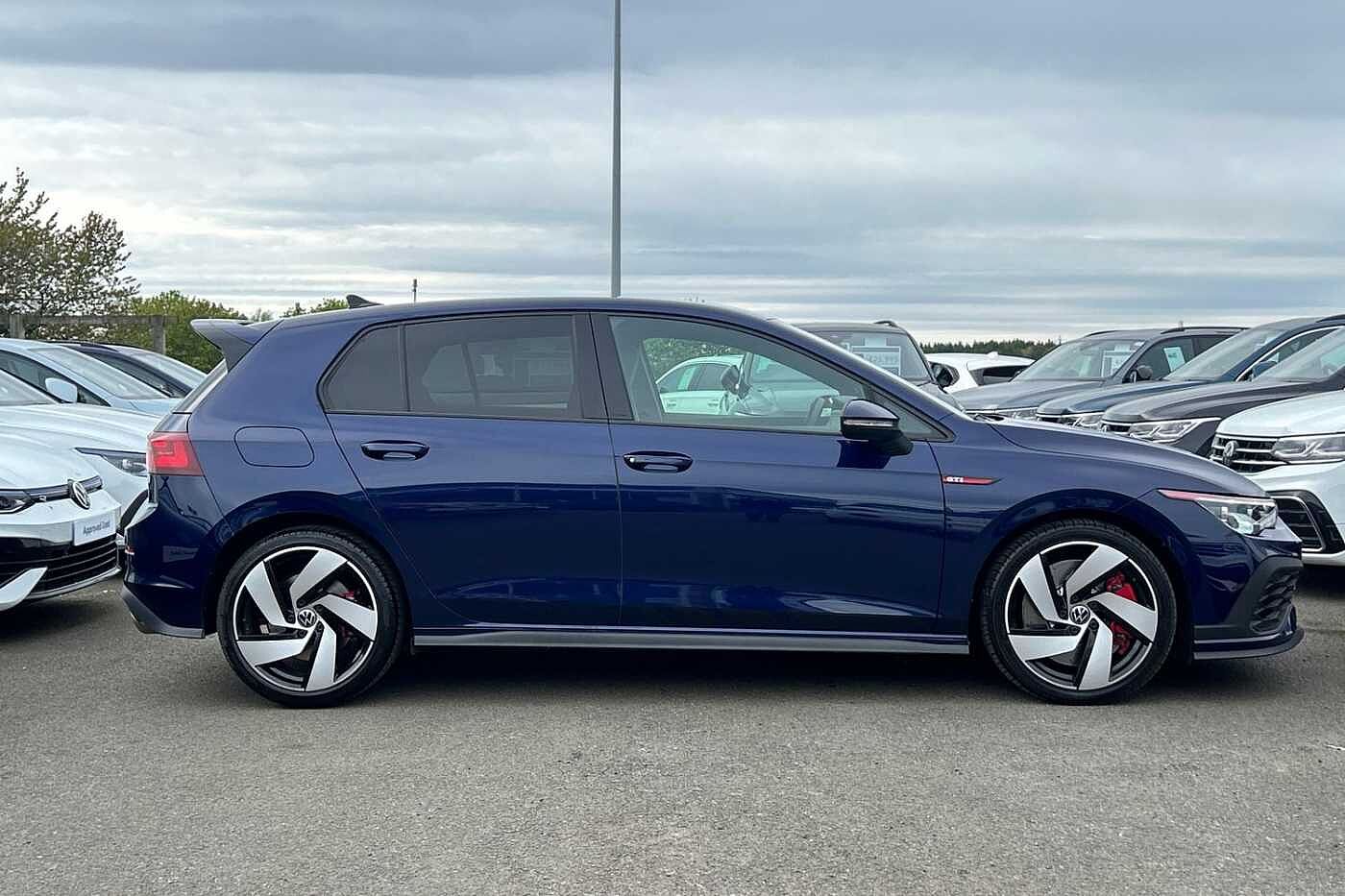 Volkswagen Golf 8 GTI Clubsport 2.0TSI 300PS 7-speed DSG 5 Dr