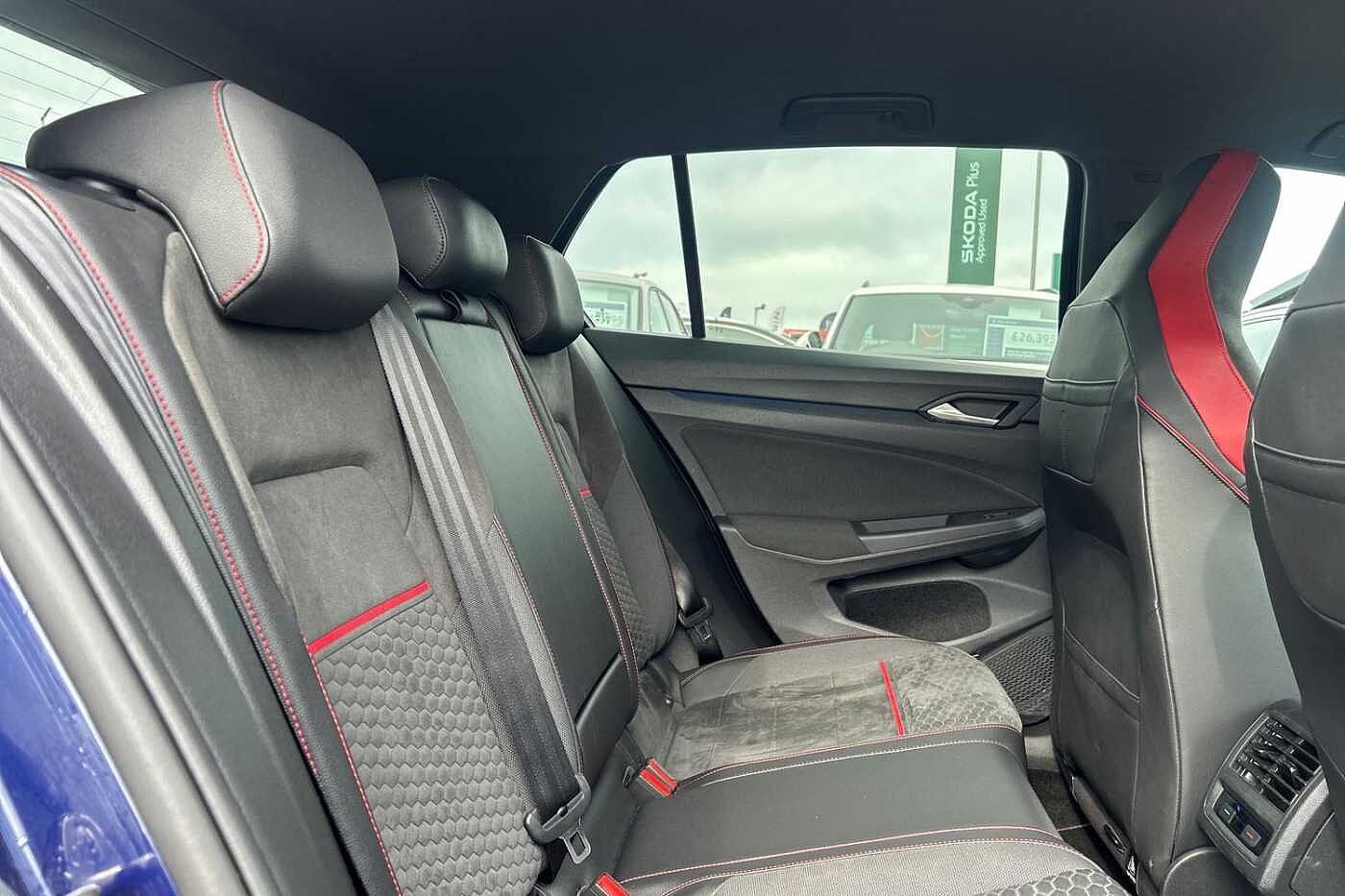 Volkswagen Golf 8 GTI Clubsport 2.0TSI 300PS 7-speed DSG 5 Dr