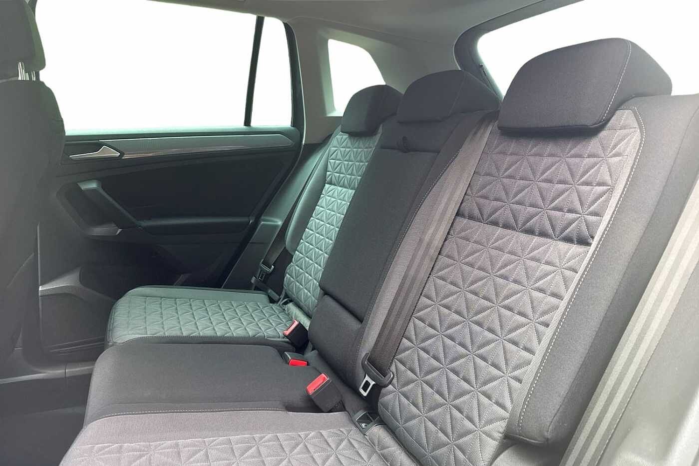 Volkswagen Tiguan 2.0 TDI Life SUV 5dr Diesel DSG Euro 6 (s/s) (150 ps)