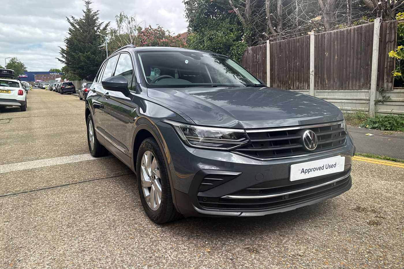 Volkswagen Tiguan 2.0 TDI Life SUV 5dr Diesel DSG Euro 6 (s/s) (150 ps)